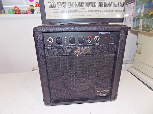 Axl power guitar - 10, amplifier