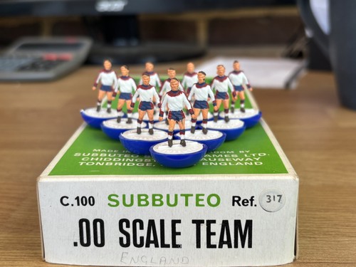 Subbuteo team england - team,