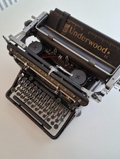 Underwood No. 6 Typewriter (11" platen) – c.1936–1937 – Serial 4689786-11