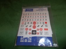 TINY SIGNS - OO GAUGE 1950 VINTAGE  ROAD TRAFFIC  SIGNS