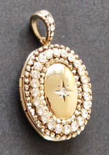 Vintage Gold Tone Oval Locket