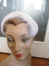 VINTAGE 1950s FEATHER HAT
