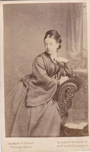 Cdv photo lady leaning on - photo,