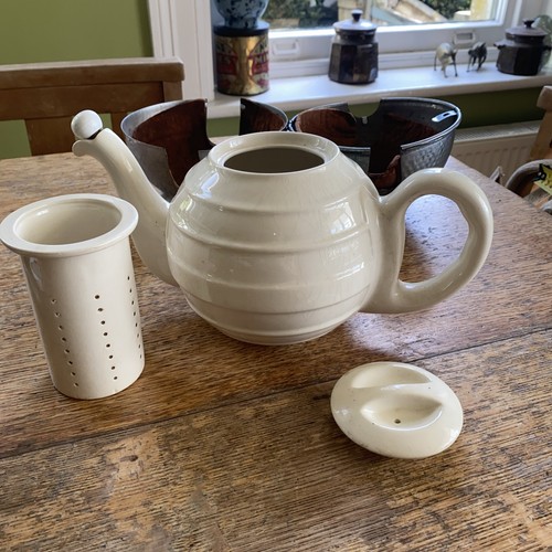 Vintage stay hot teapot with - stay,