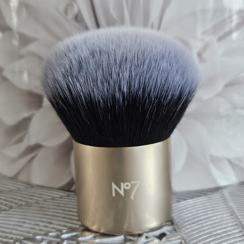 No7 cosmetic finishing kabuki - no7,
