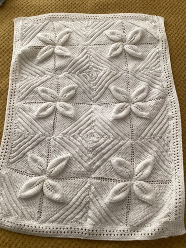 New white handknitted babies - white,