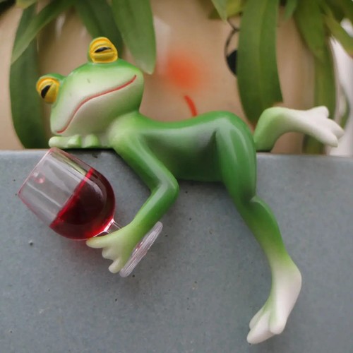 Resin green frog - frog, wine