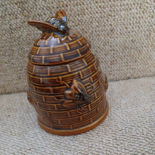 Vintage beehive honey jar pot - beehive,