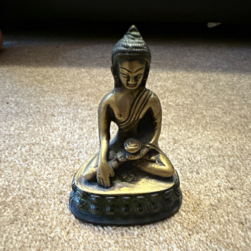 Small seated buddha statue - small,