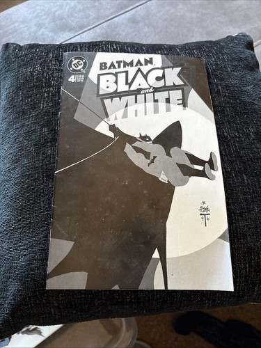 Batman black and white comic - batman,