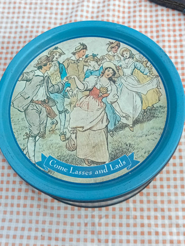 Victorian tin box - "come, lasses