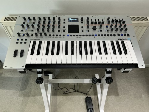Roland gaia synthesizer in - gaia,