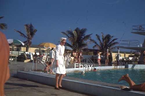 35mm slide woman walking - 35mm,