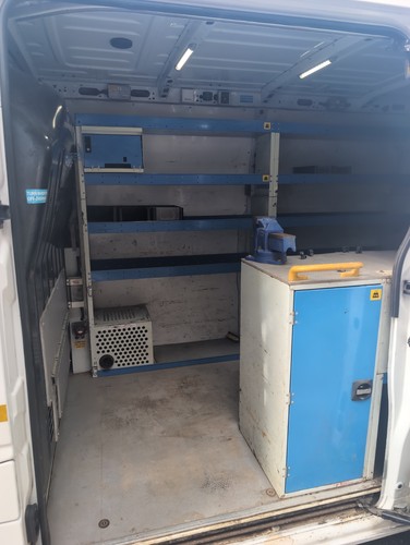 Bri stor custom van - custom, racking