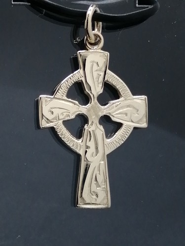 9ct yellow gold - celtic, cross