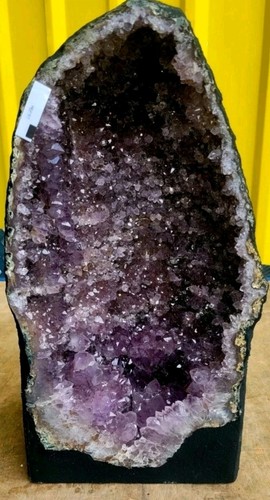 Stunning amethyst geode - geode, cave