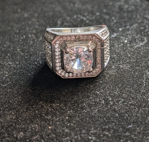 Men silver finish - round, cut
