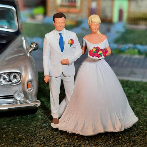 Gauge bride groom figure - gauge,