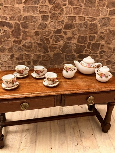 Dolls house scale - 1/12,