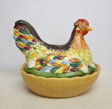 VINTAGE POTTERY HEN ON NEST 18 CM HIGH 21 CM LONG.