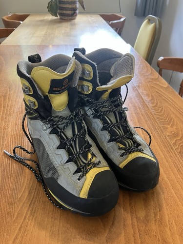 Scarpa mountaineering boots - scarpa, b2