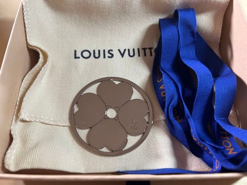 Louis vuitton charm - louis,