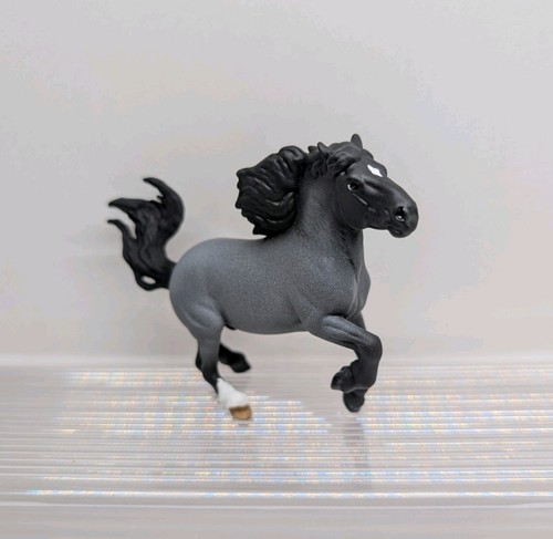 Breyer stablemates horse - horse, •