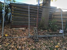 2 Heras Temporary Fencing Panels  + 2x Heras support blocks- collection only