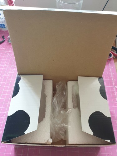 Cowparade empty box only - cowparade,