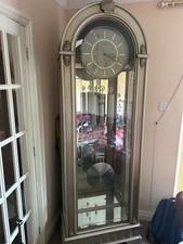 Howard Miller Stunning Musical