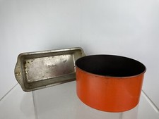 2 Vintage Skyline Baking Tins
