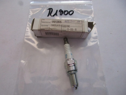 Spark plug r1900 - spark,
