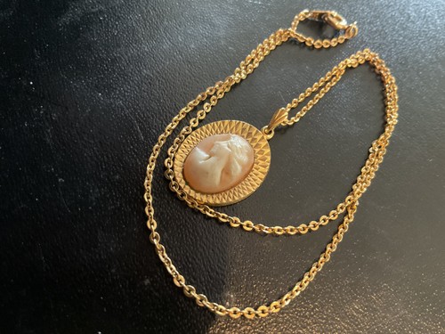Small cameo pendant - small,