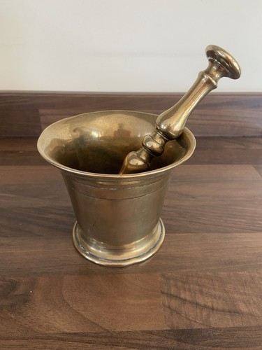 Brass pestle and - brass, set