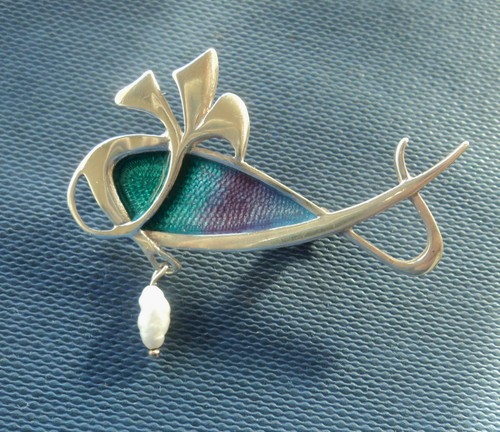 Pat cheney whale brooch - pat,
