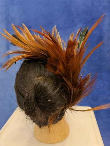 Brown feather comb - brown,