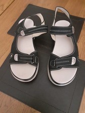 Ladies Sandals Size 6 Never Worn