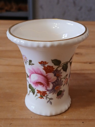 Elegant derby posies small - "derby, posies"