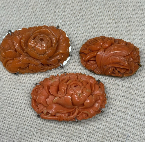 Vintage bakelite coral pendant