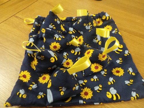 Set navy bees with - ,