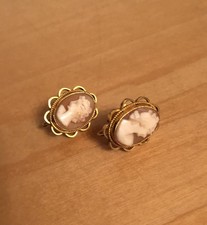 Gorgeous 9ct Yellow Gold Cameo Shell Oval Screw Back Earrings