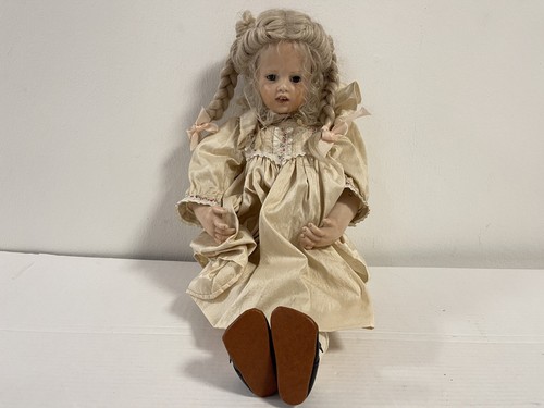 Artist doll hildegard - artist,