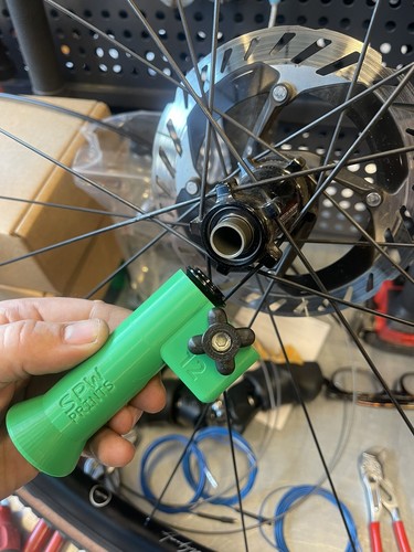 Thru axle hub end cap - thru,