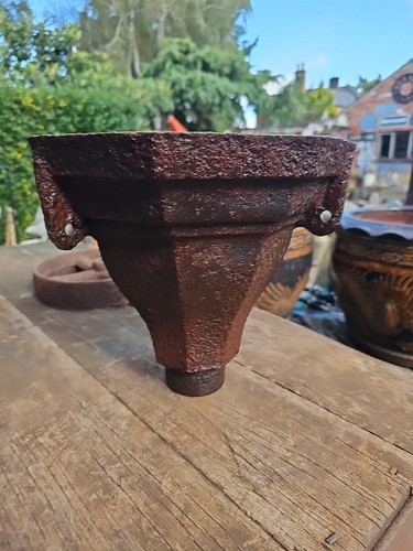Vintage corner cast - , iron