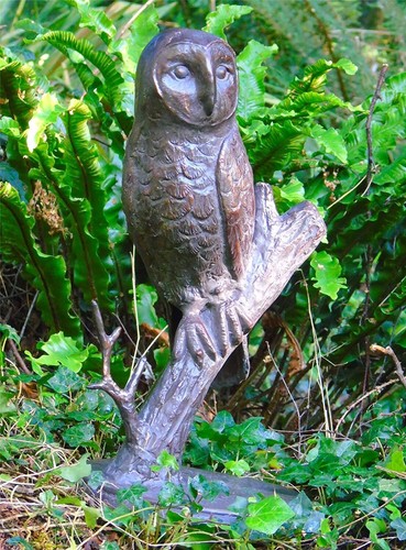 Owl branch garden ornament - on,