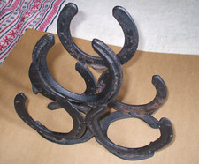 VINTAGE RUSTIC  HORSESHOE WINE BOTTLE RACK / HOLDER FOR 3 BOTTLES, 8 HORSESHOES