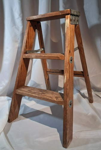 Vtg wooden step ladder - vtg,