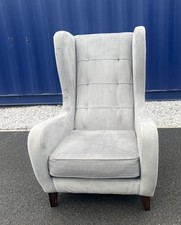 Ashley manor Fabian Throne