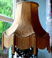 A DELIGHTFUL GOLD SILK FRENCH