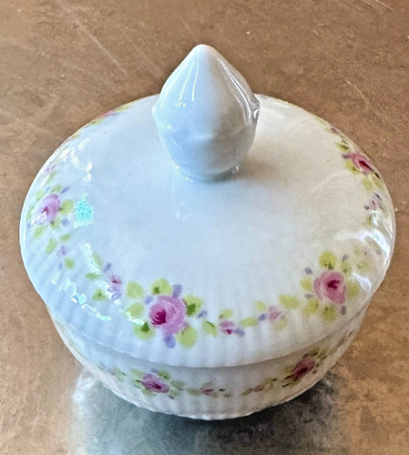 Kaiser porcelain lidded box